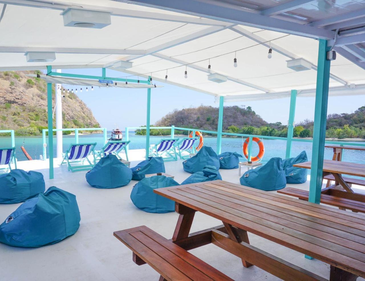 Le Pirate Boatel - Floating Hotel Labuan Bajo Exterior foto